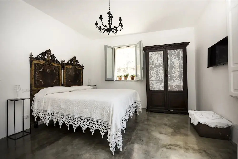 Standard Double room with balcony (full double bed)