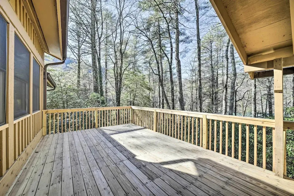 Sapphire Home w/ Grill & Pool Access