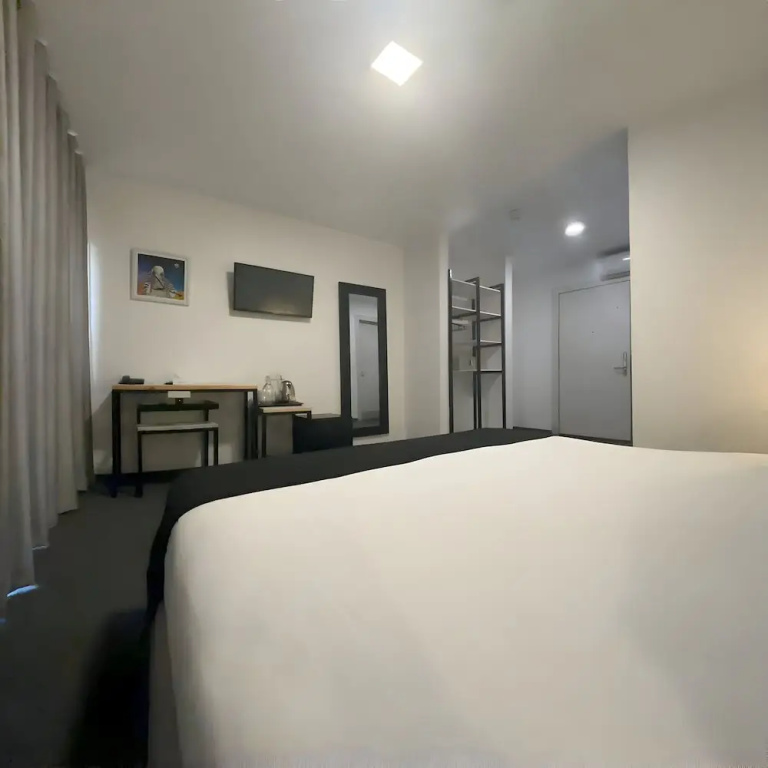 Deluxe Double room (full double bed)