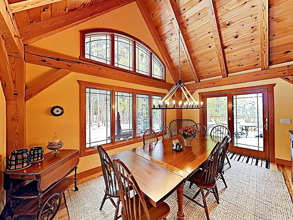 New Listing! Huge Lake-view Haven W/ 2-car Garage 3 Bedroom Cottage - фото 8