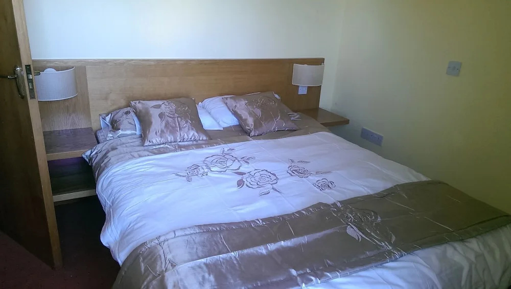 Standard Double room with partial sea view (full double bed)