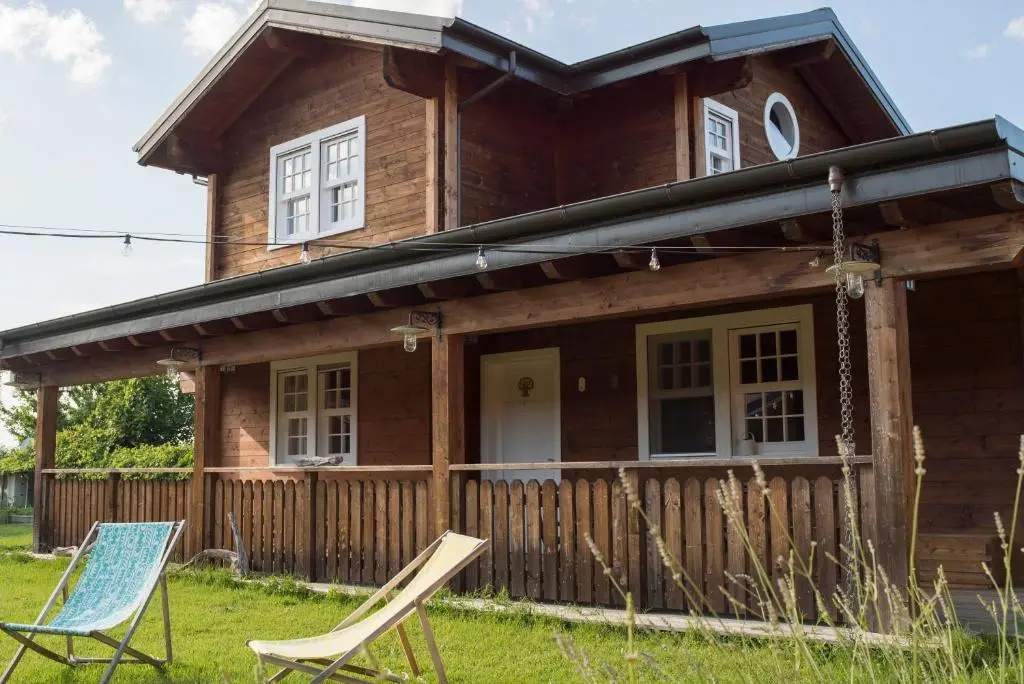 4 Bedrooms Cottage