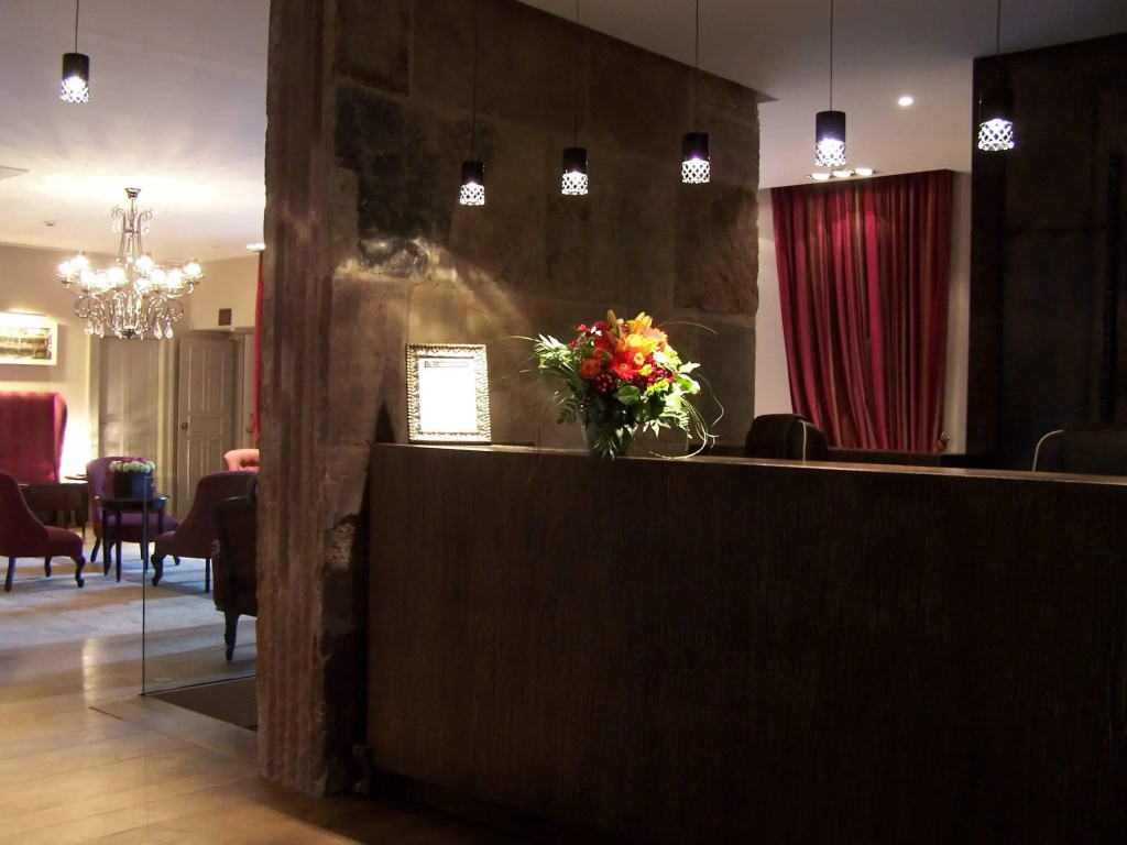 Lobby & Reception