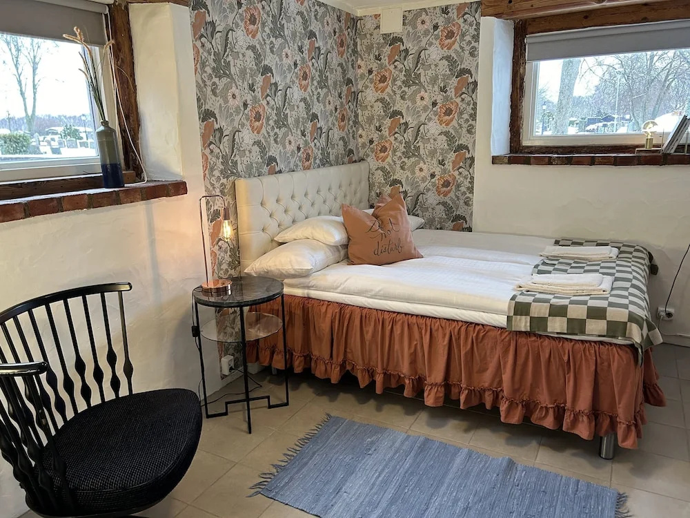 Economy room
