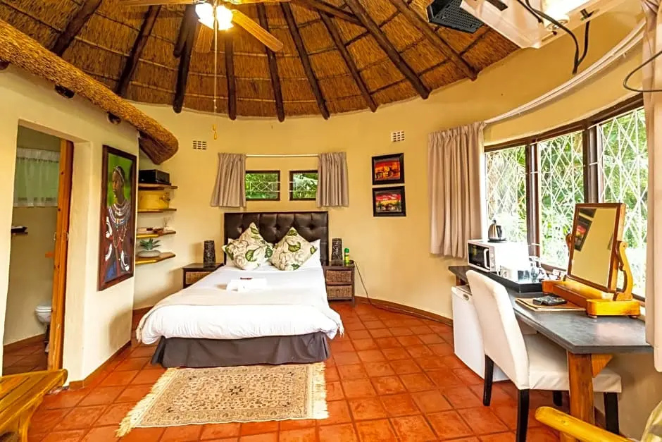 Standard room with pool view