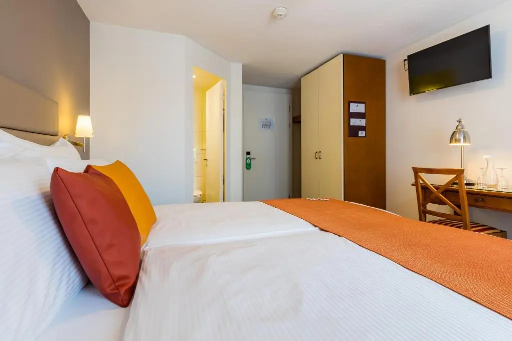 Standard Double room with balcony and with city view (full double bed)