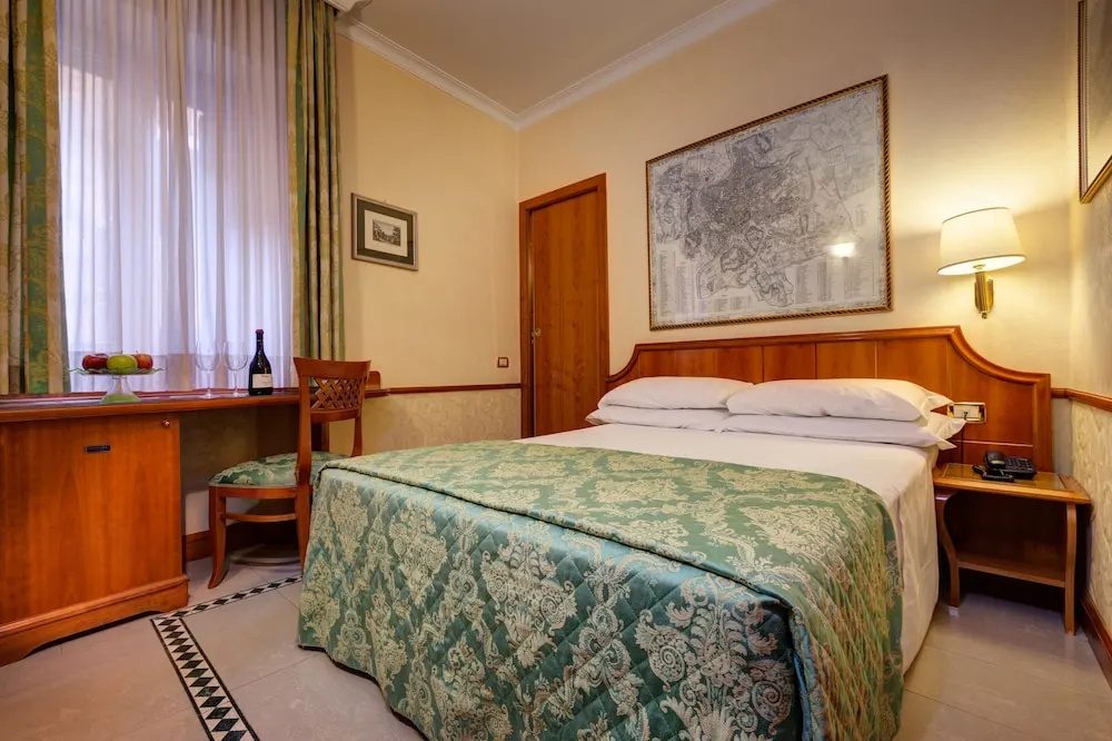 Small Double room (full double bed)