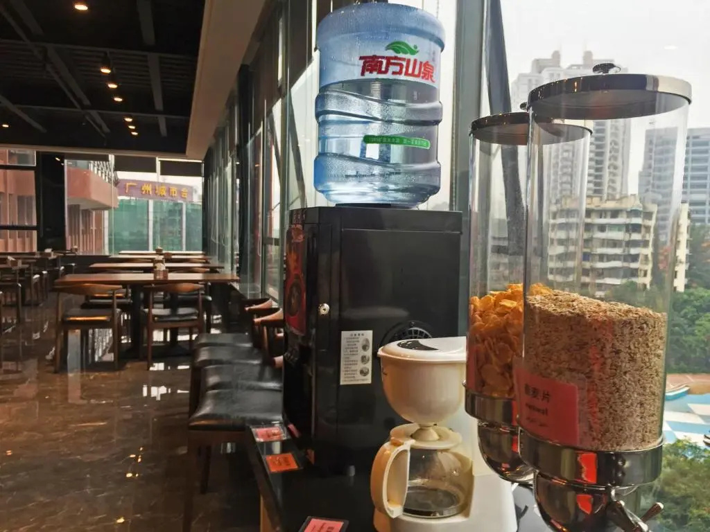 Food & Beverage