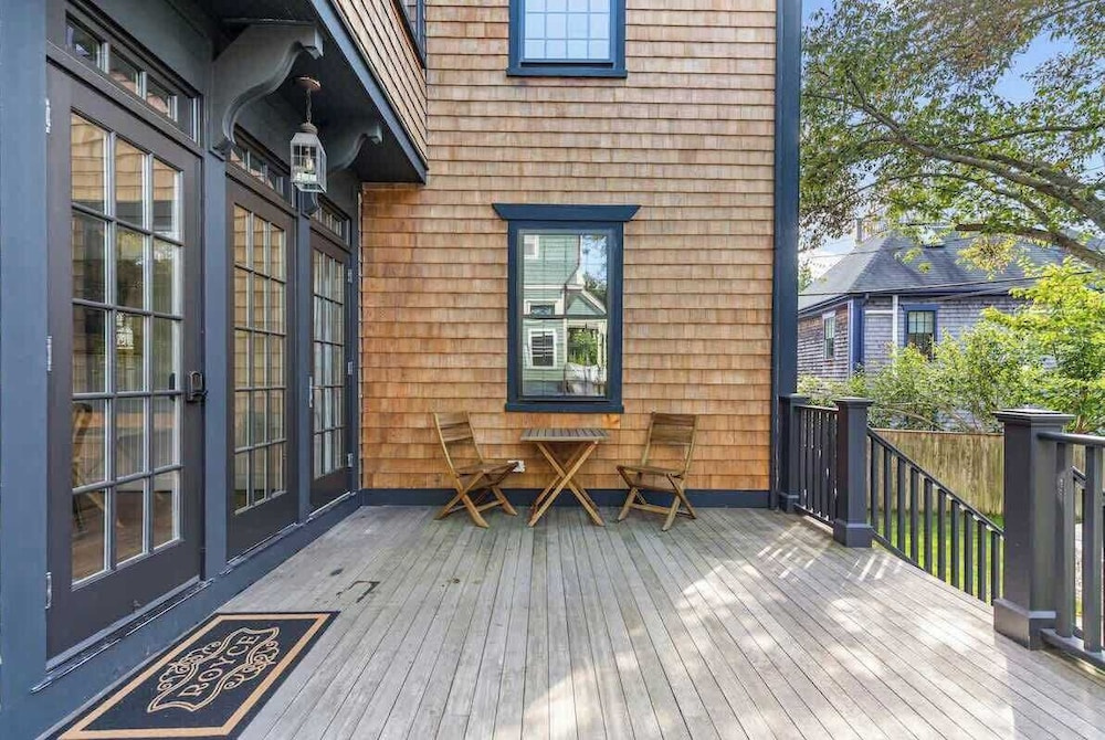 Driftwood Suite - Luxury Retreat in Newport