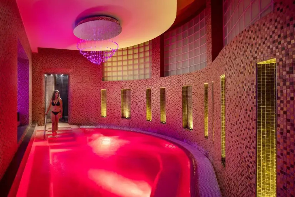 Kristály Imperial Hotel - фото 18