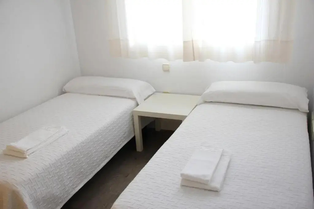 2 Bedrooms Single Apartment (single bed)