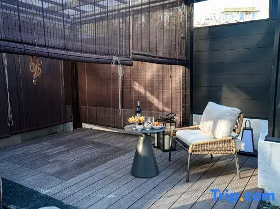 Courtyard Hotel — фото