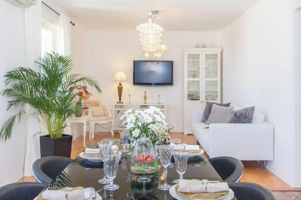 3 Bedrooms Apartment with sea view