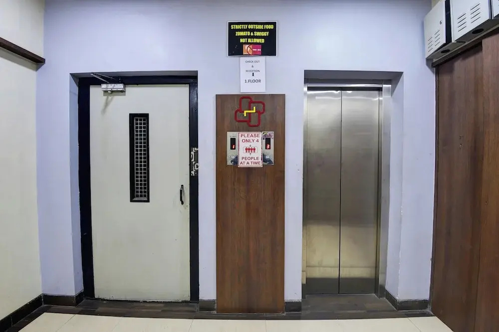 Glitz Hotels Devanshi Inn