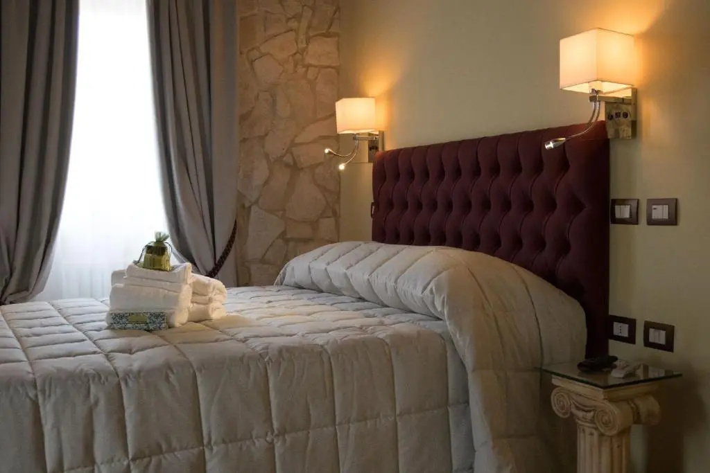 Deluxe Double room (full double bed)