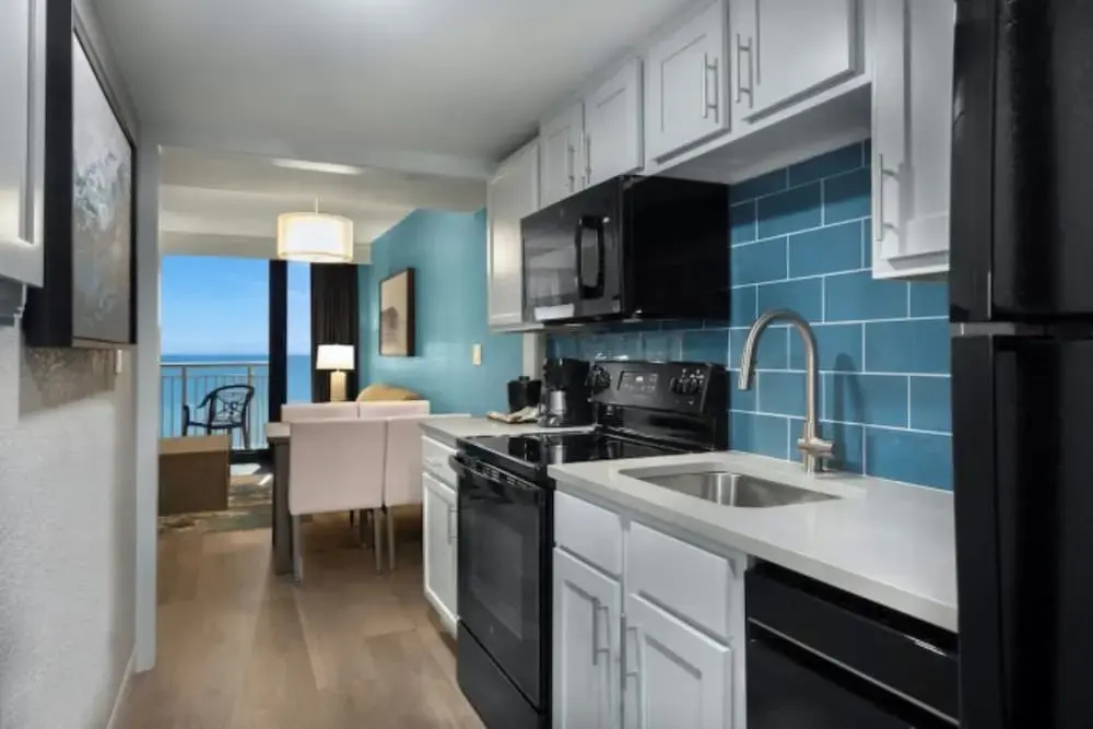1 Bedroom Deluxe Double Suite oceanfront (full double bed)