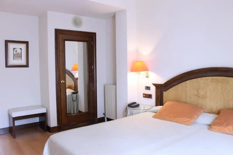 Standard Double room with balcony (full double bed)