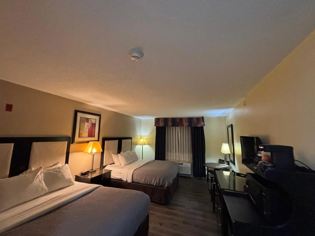 Quality Inn & Suites Woodstock near Lake Geneva — 3