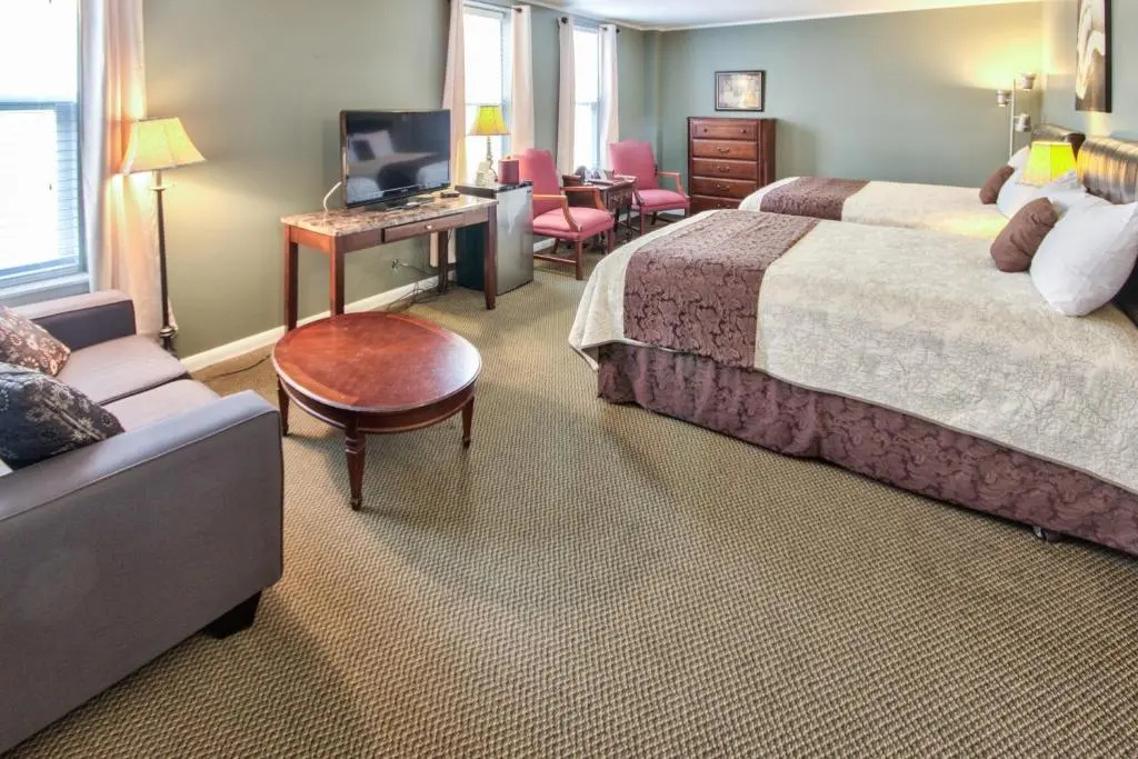 Deluxe Double room (full double bed)