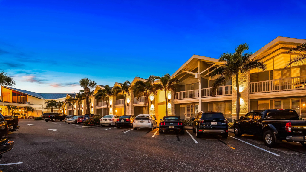 Best Western Plus Yacht Harbor Inn