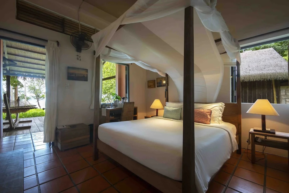 Superior Double room with balcony and with sea view (full double bed)