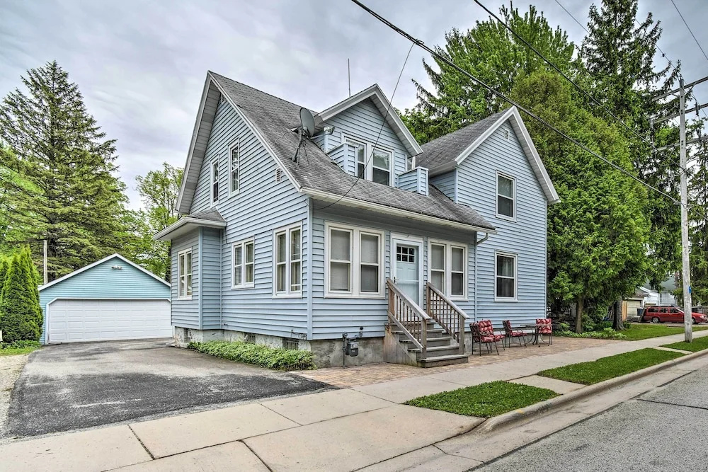 Walkable Lake Elkhart Apt: Dine, Shop, Swim!