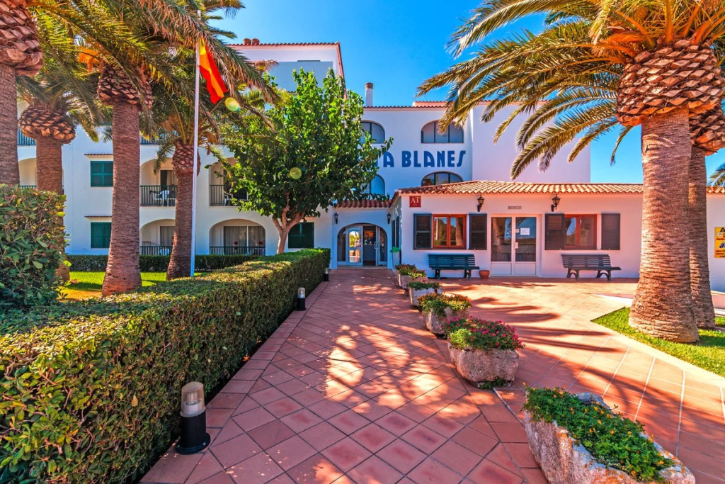 Vista Blanes Apartments