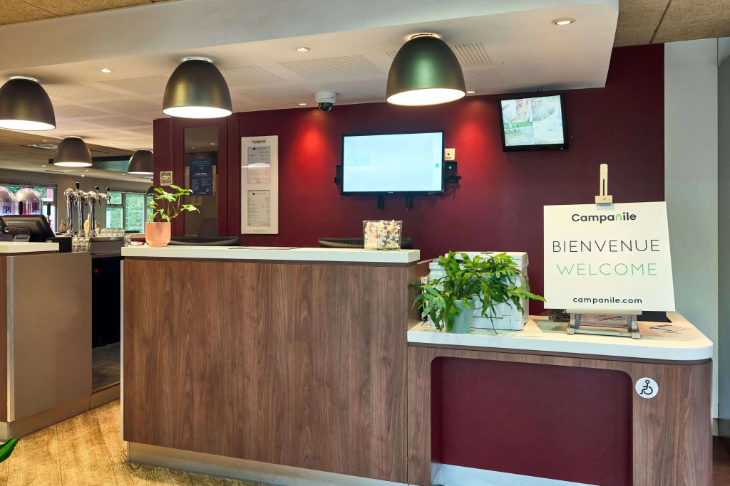 Lobby & Reception