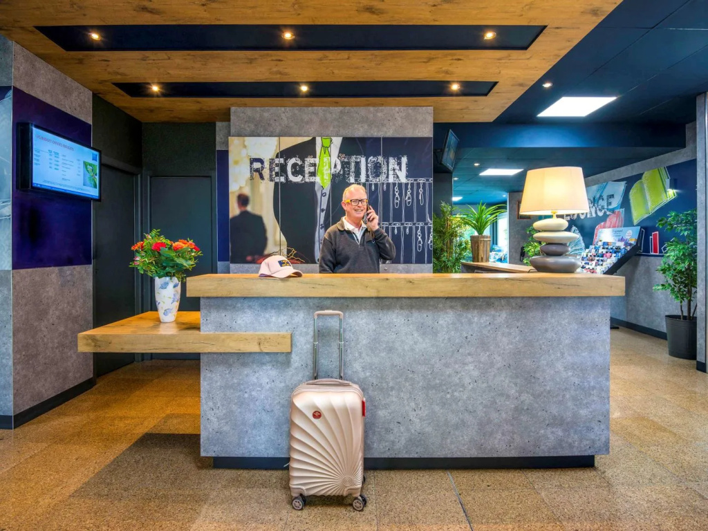 Lobby & Reception