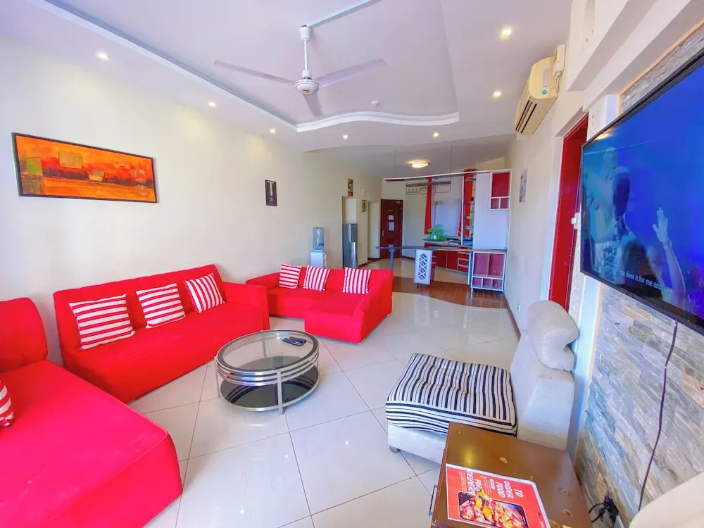 Sea Breeze Beachfront Apartments - фото 5