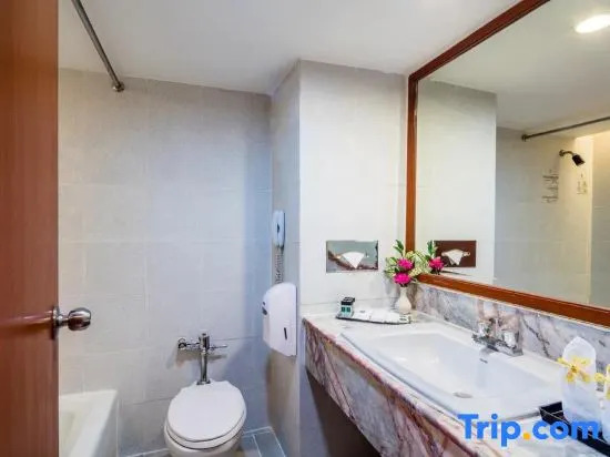 Трёхместный номер в Bangkok Palace Hotel