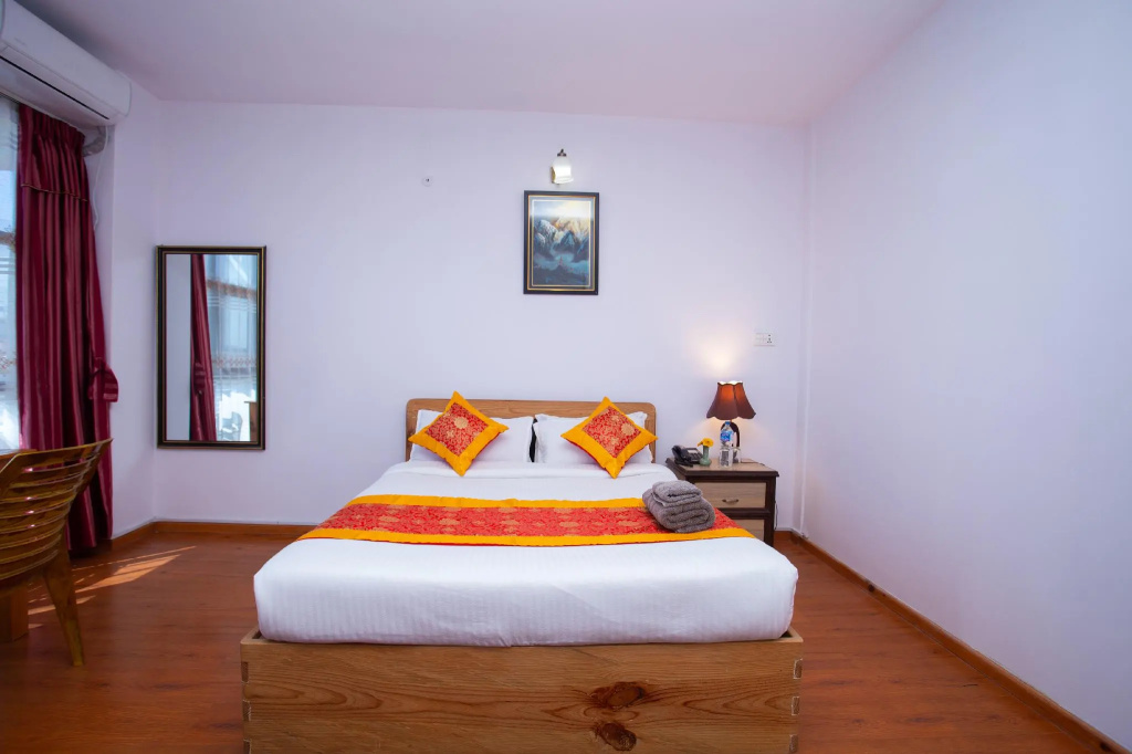 Deluxe Double room (full double bed)