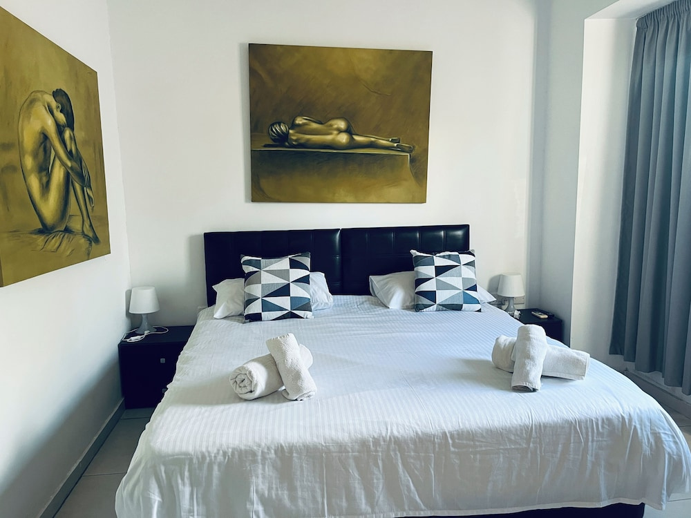 Superior Double room with pool view (full double bed)