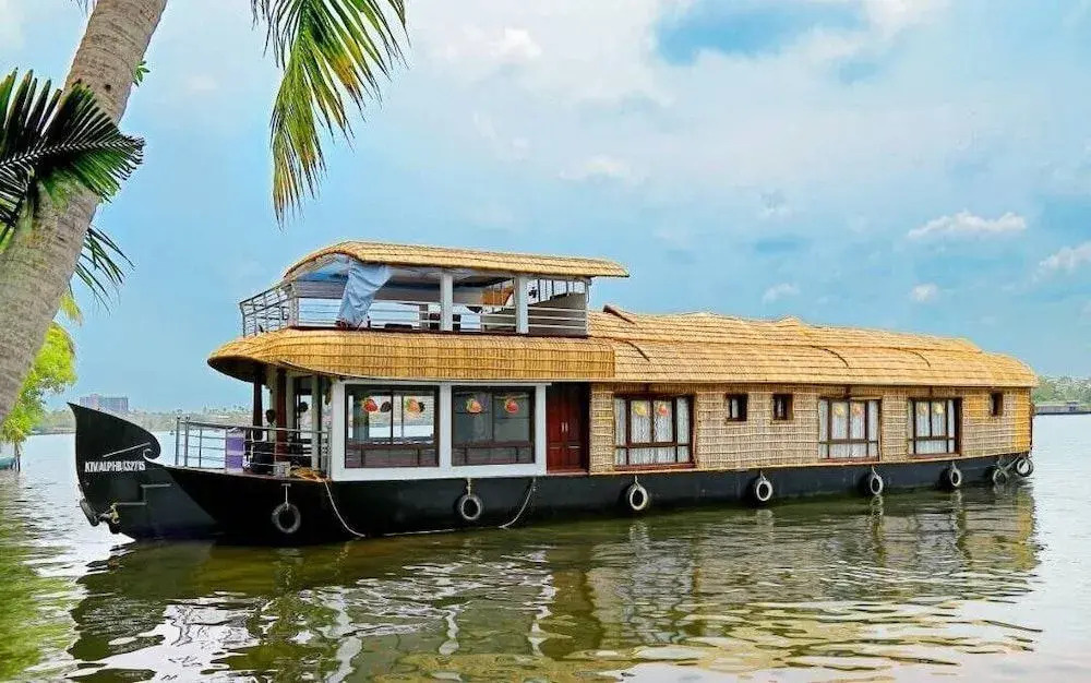 2 BHK Houseboat in Alleppey Finishing Point Jetty, Alappuzha, by GuestHouser (EE00)