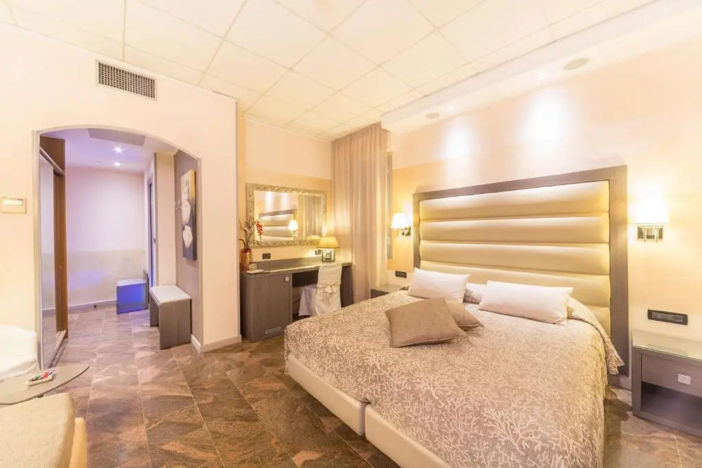 Standard Double room (full double bed)