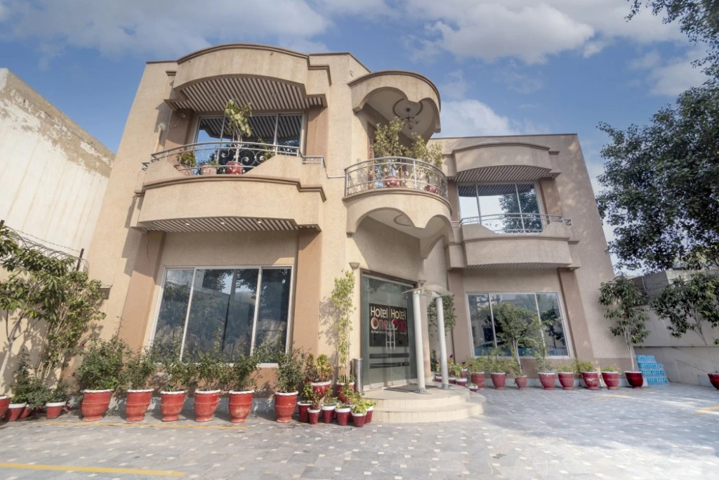Hotel One Lalazar Multan