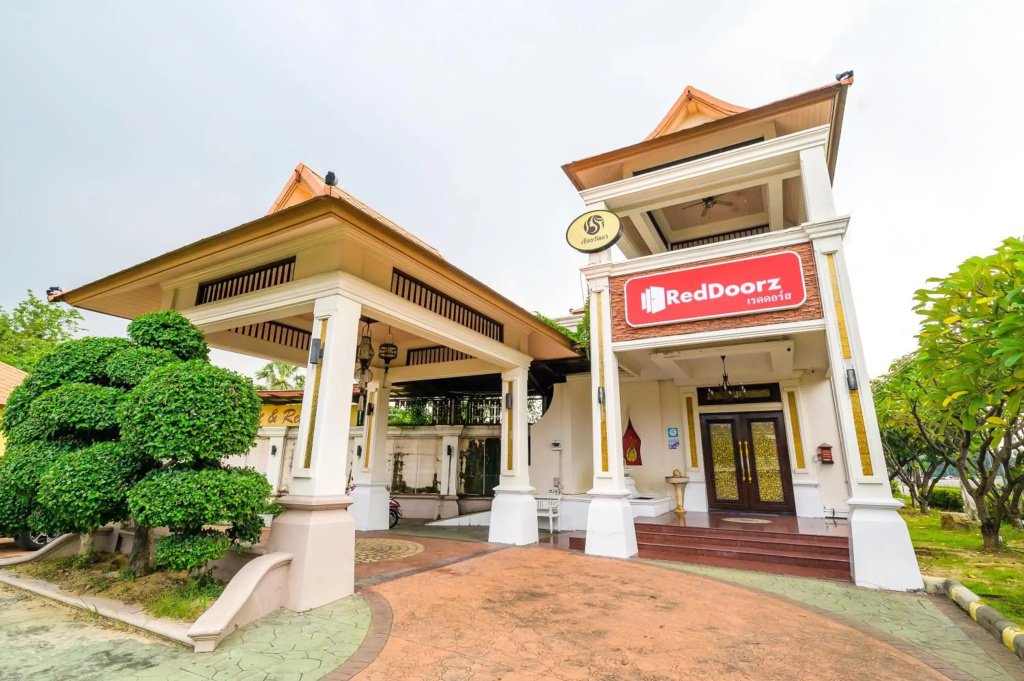 RedDoorz Plus Reun Rattana Rattanathibet