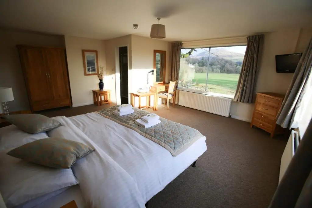 Standard Double room with lake view (full double bed)