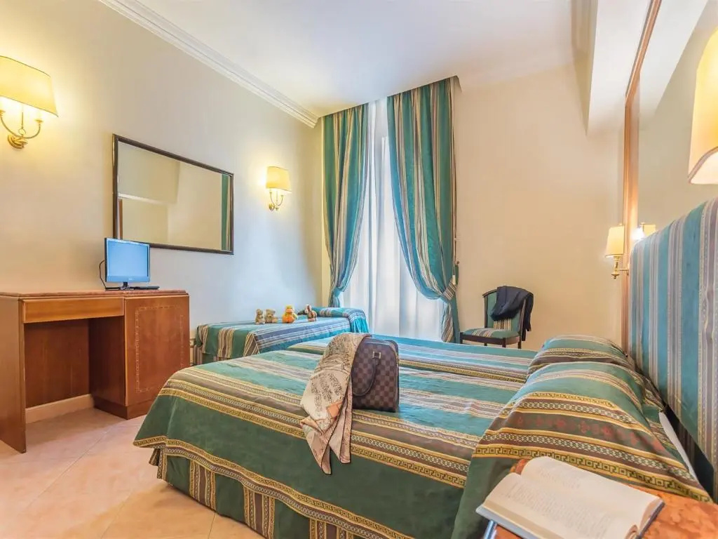 Standard Triple room