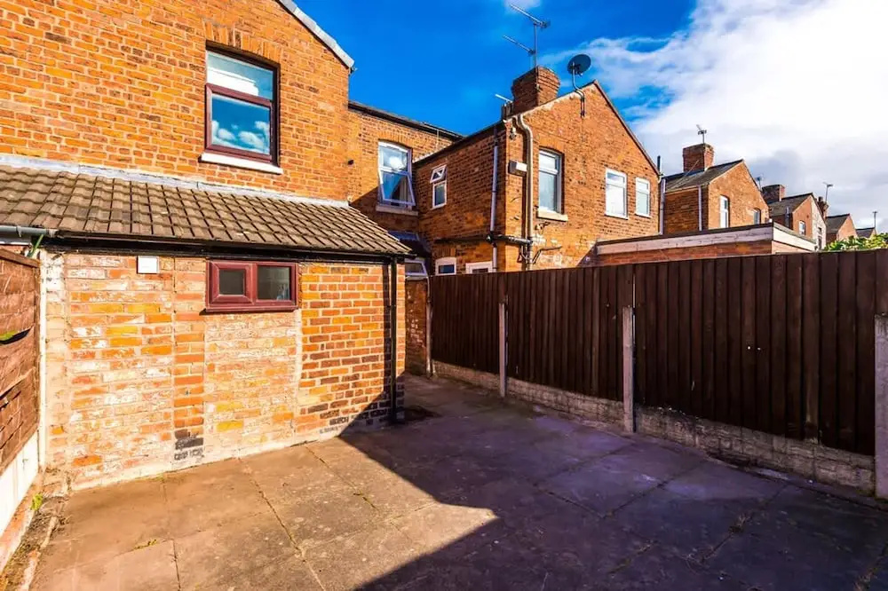 Modern Home Ideal for Business Groups Sleeps 7