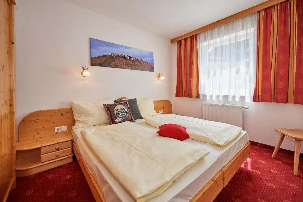 3 Bedrooms Apartment