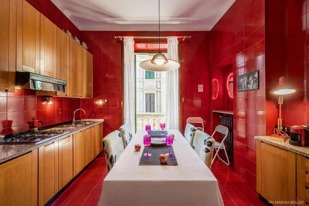 Billie's Flat RED - art & design apt in Verona historic centre