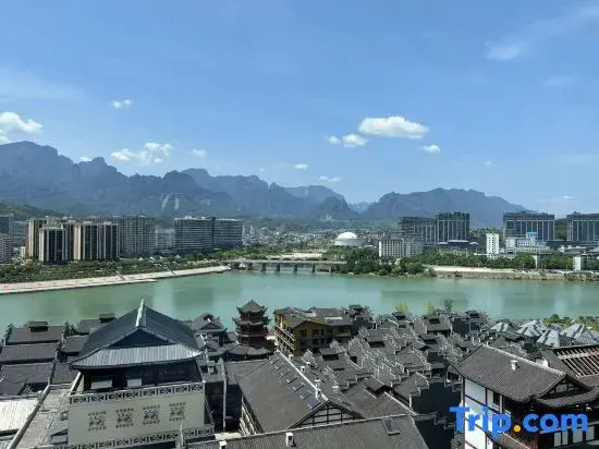 Tianmen Mountain River Homestay
