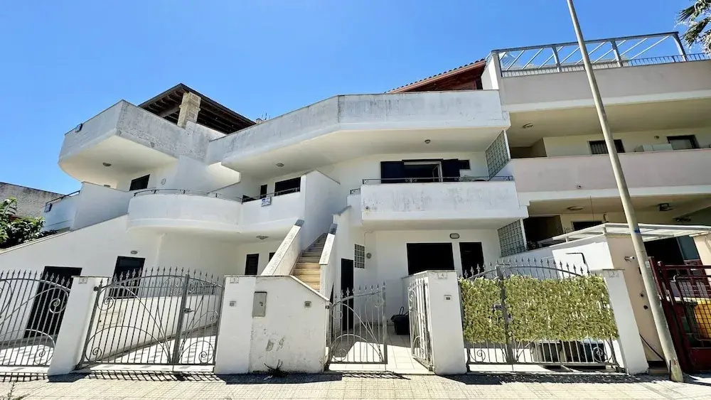 App Lungolago 3 Places Near the Beach