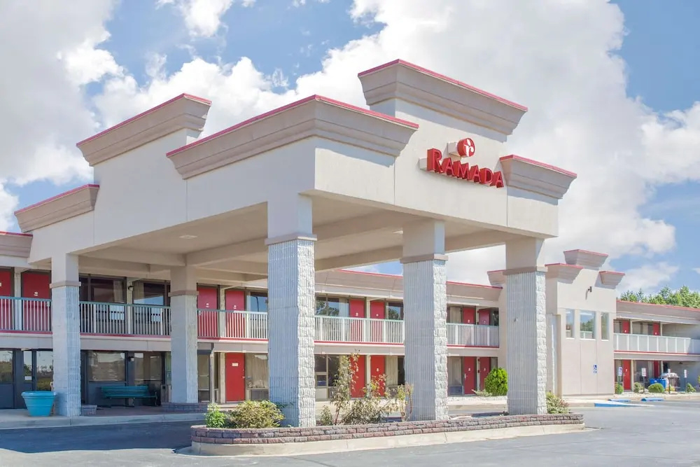 Ramada Edgewood Hotel And Conference Center