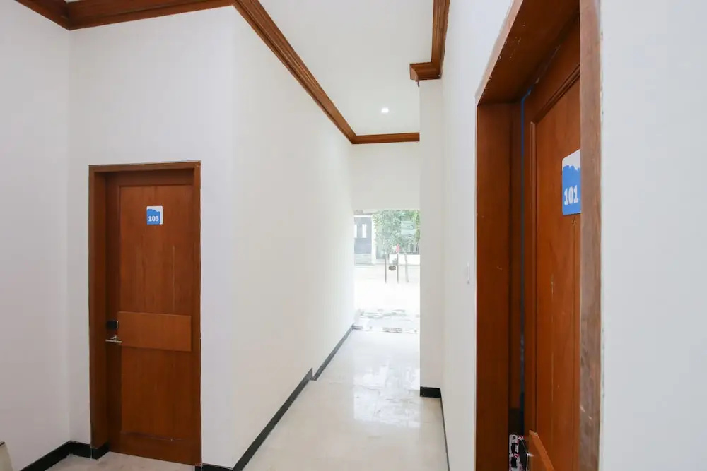 Lobby & Reception