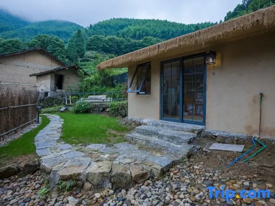 Courtyard of the Whispering Wind in Lishui