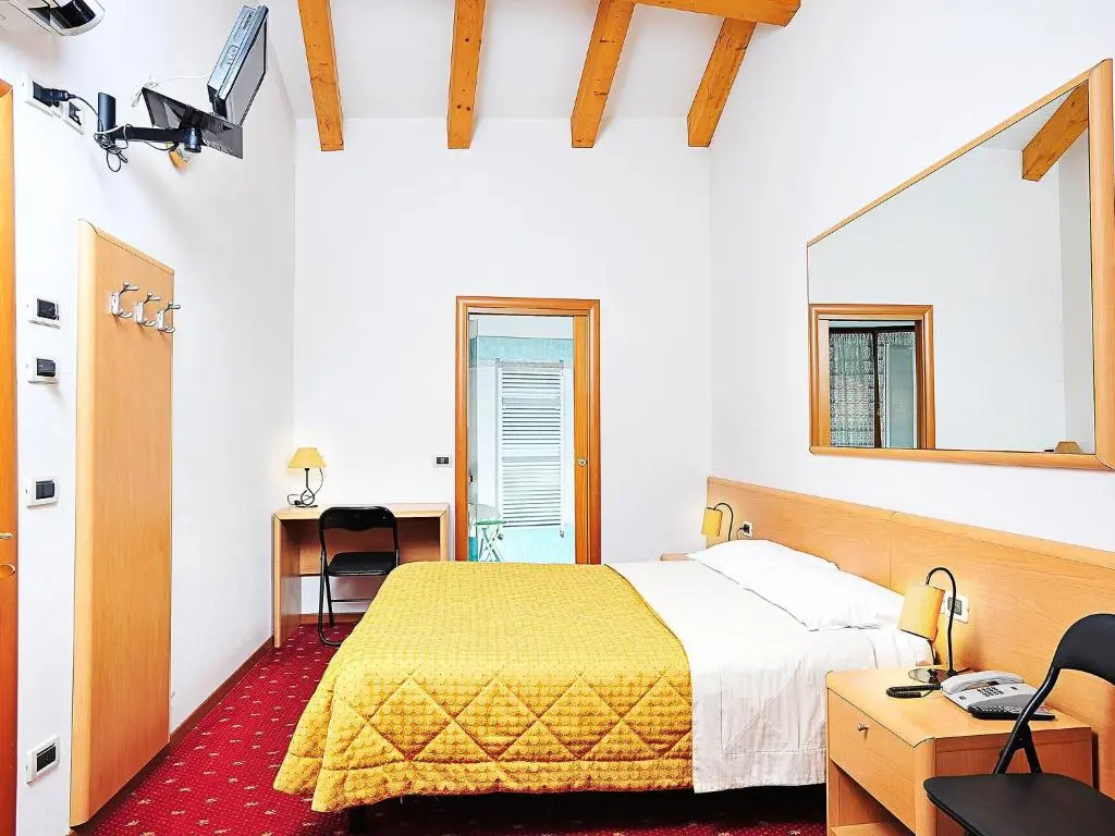 Standard Double room (full double bed)