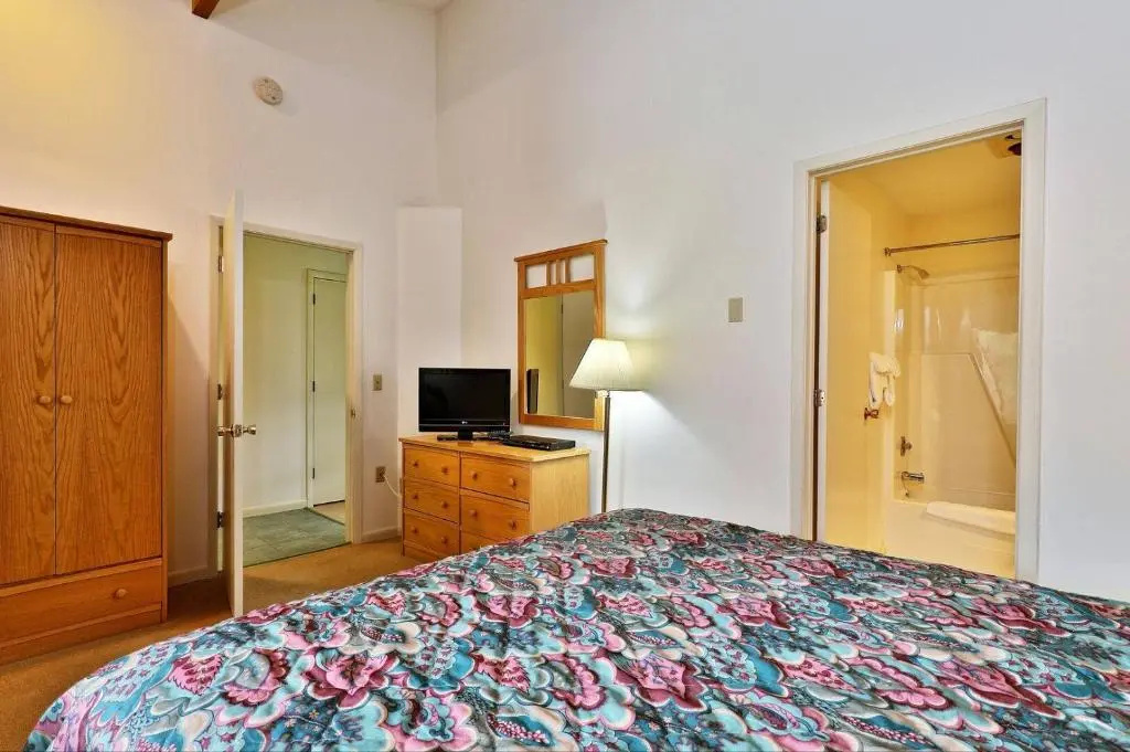 21202 Cedarbrook two bedroom Suite