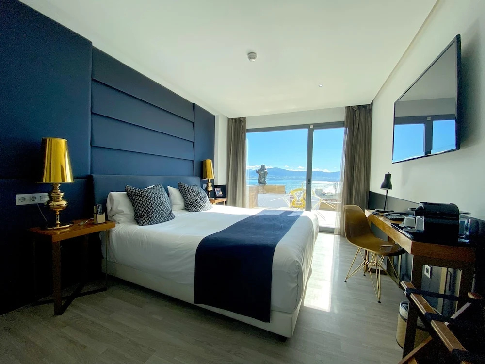 Comfort Double room with bay view (full double bed)